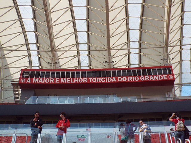 瞠目结舌的 瞠目结舌的